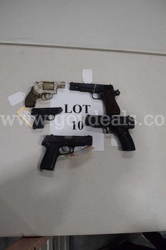 5 Handguns - Lot 10