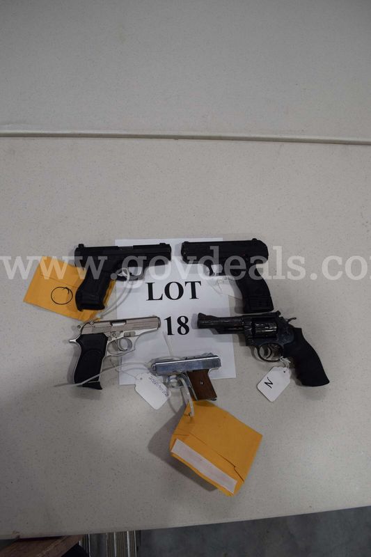 5 Handguns - Lot 18