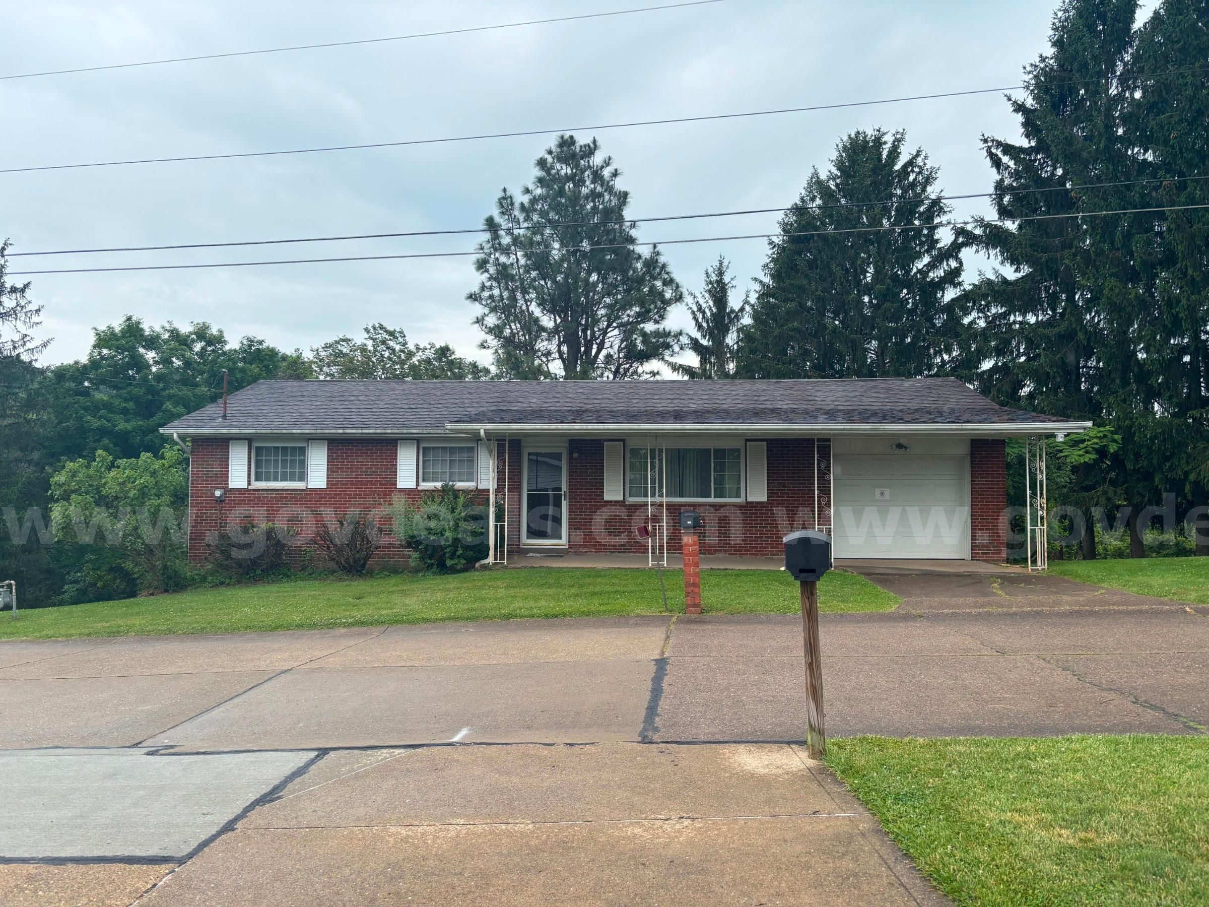 206 E. Lubeck Hills, Washington, WV 26181