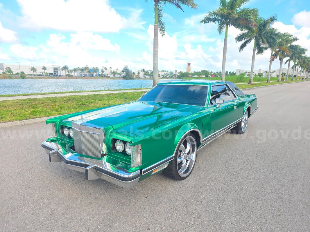 1977 Lincoln Continental Mark Cartier Edition  V  7.5 L V8