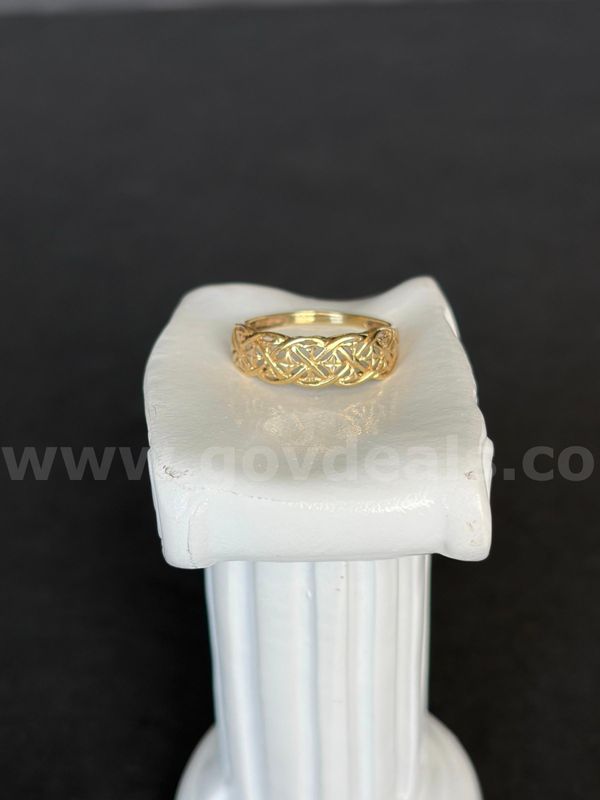 TiDDRs: Lovely 10K Gold Ring, size 8-1/4. Confirmed by jeweler.