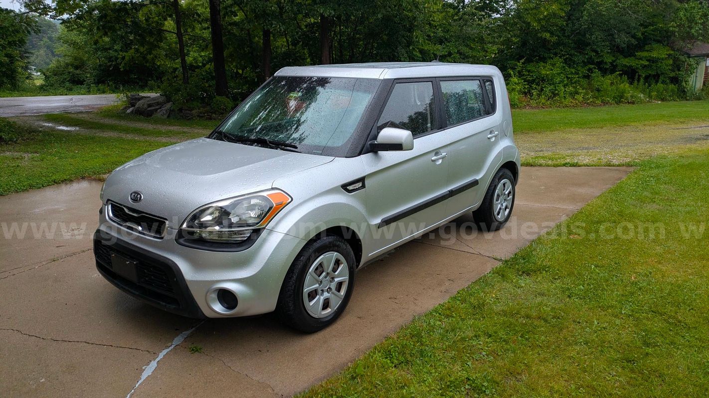 2012 Kia Soul with 95k miles. Manual 6 speed transmission, AC, all power options. The car runs and drives great!!!!!