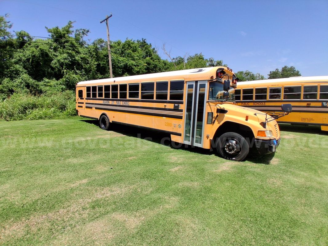 2011 Bluebird Bus w/Lift