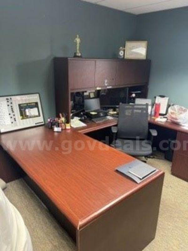 U-shaped office desk