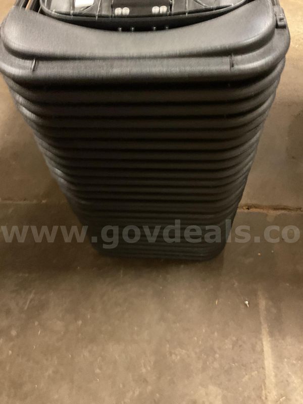 Lot of 25 folding chairs