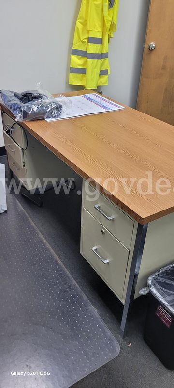 4 drawer Metal Desk
