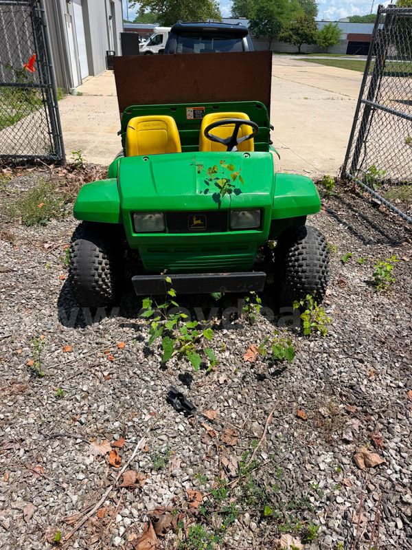 John Deere Gator