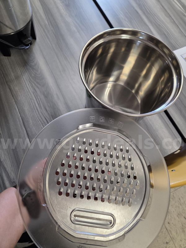 Metal Container and a metal Grater