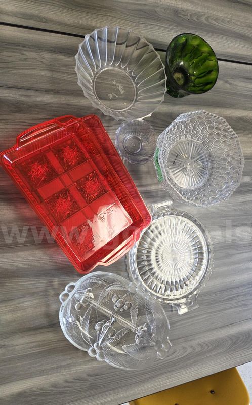 Random Plastic and Glass Bowls/Dishes/Trays