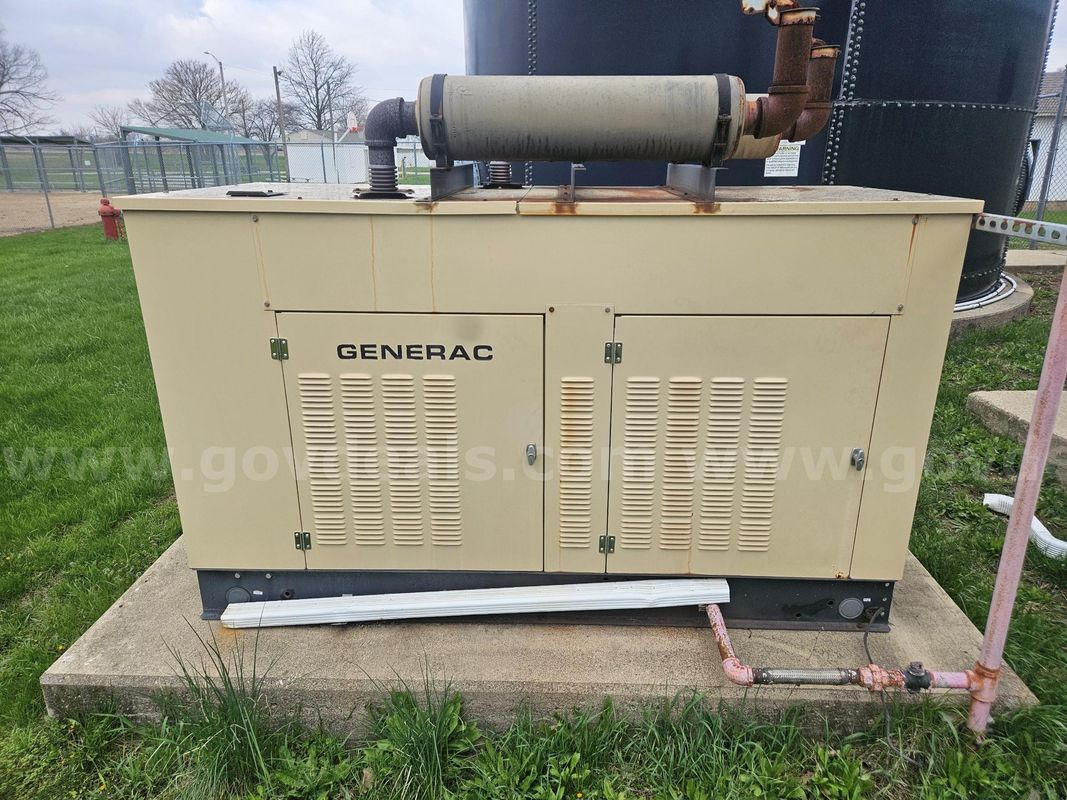 2001 Generac Generator w/ Transfer Switch   SEE VIDEO!!!