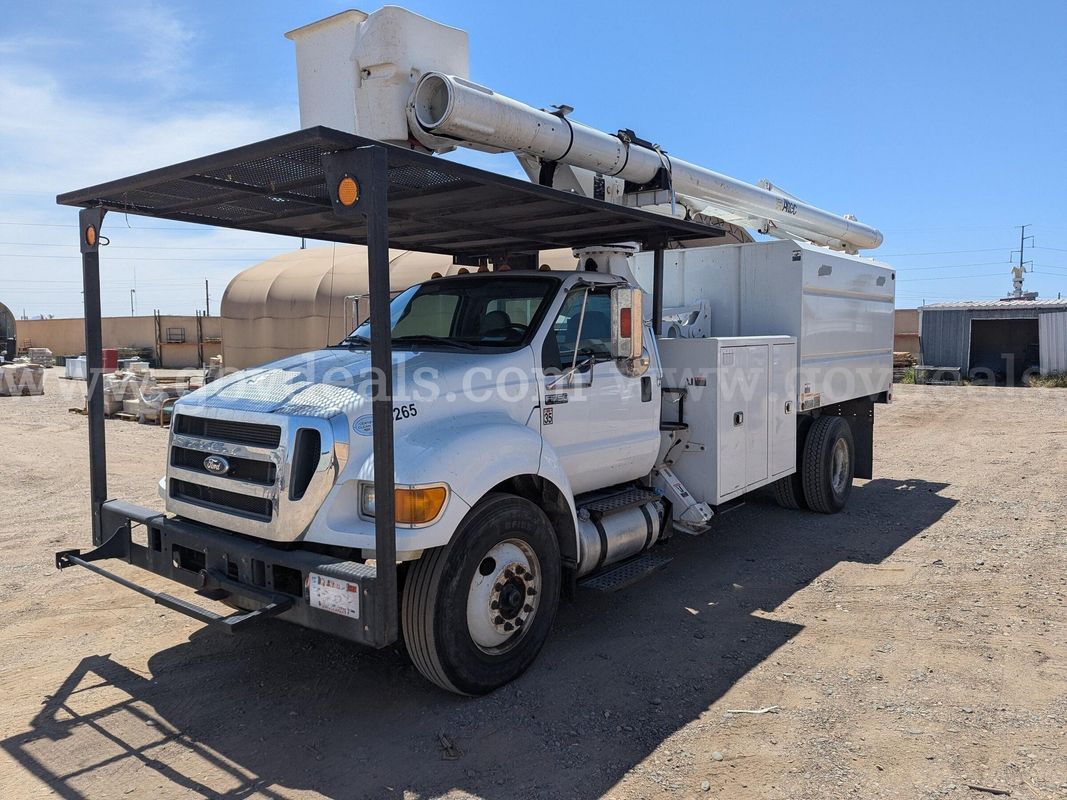 Altec LR760-E70 Boom Mtd on 2015 Ford F-750 SD S/A Bucket Truck