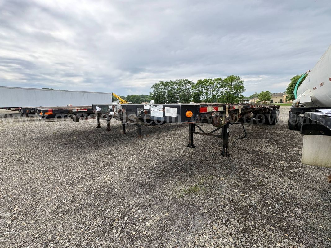 2013 Manac 48 Ft Tri/A Extendable Flatbed Trailer