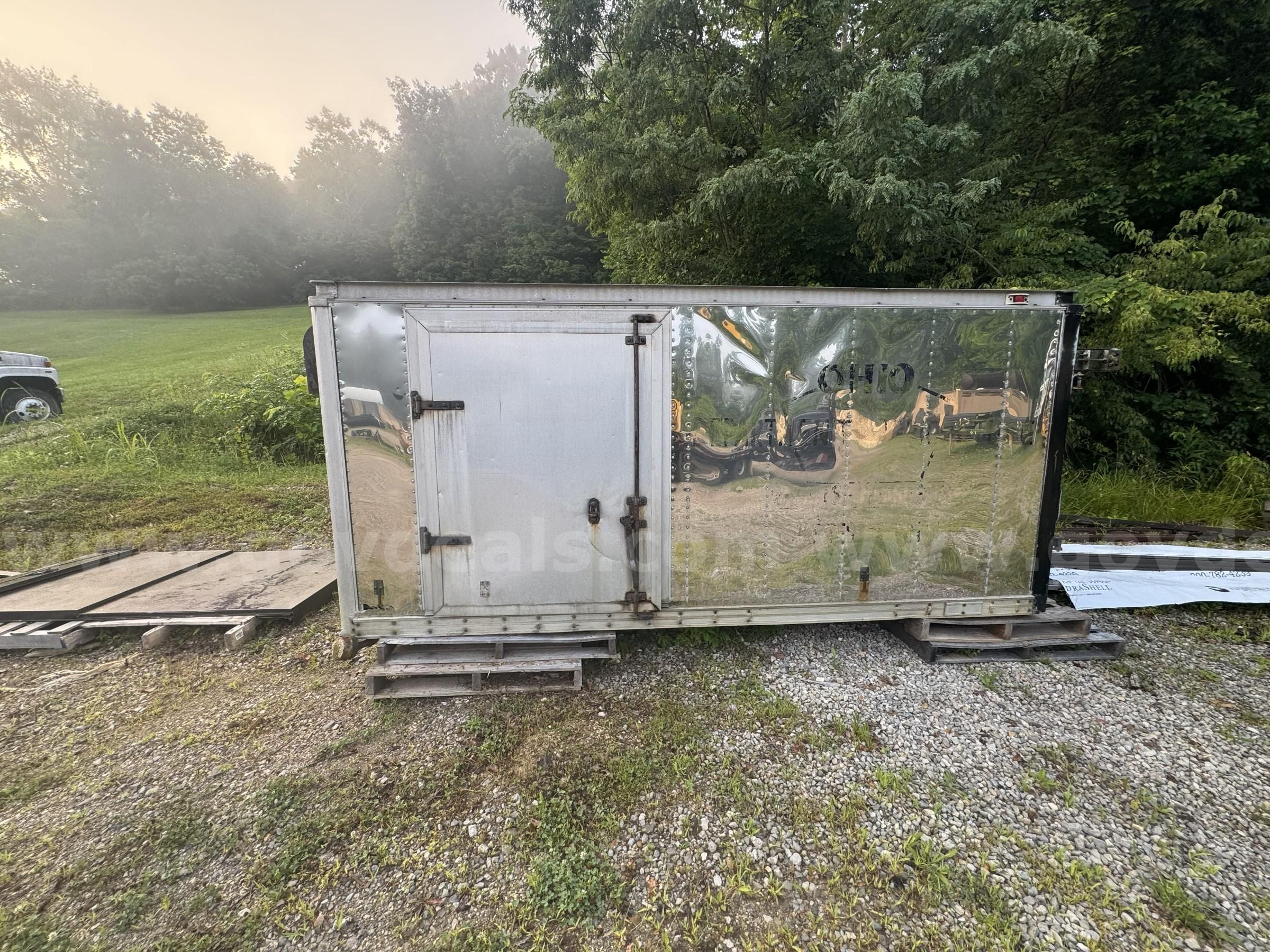 8'x12' box with generator and crane.