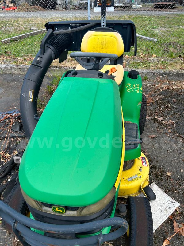 2008 John Deere X320 Mower with Grass Catcher