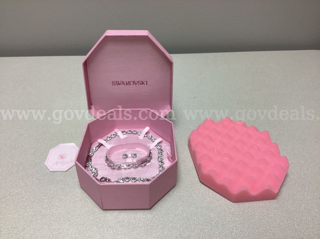 Swarovski Ariana Grande x heart shaped Collection set Featuring a tennis choker, bracelet, and stud earrings
