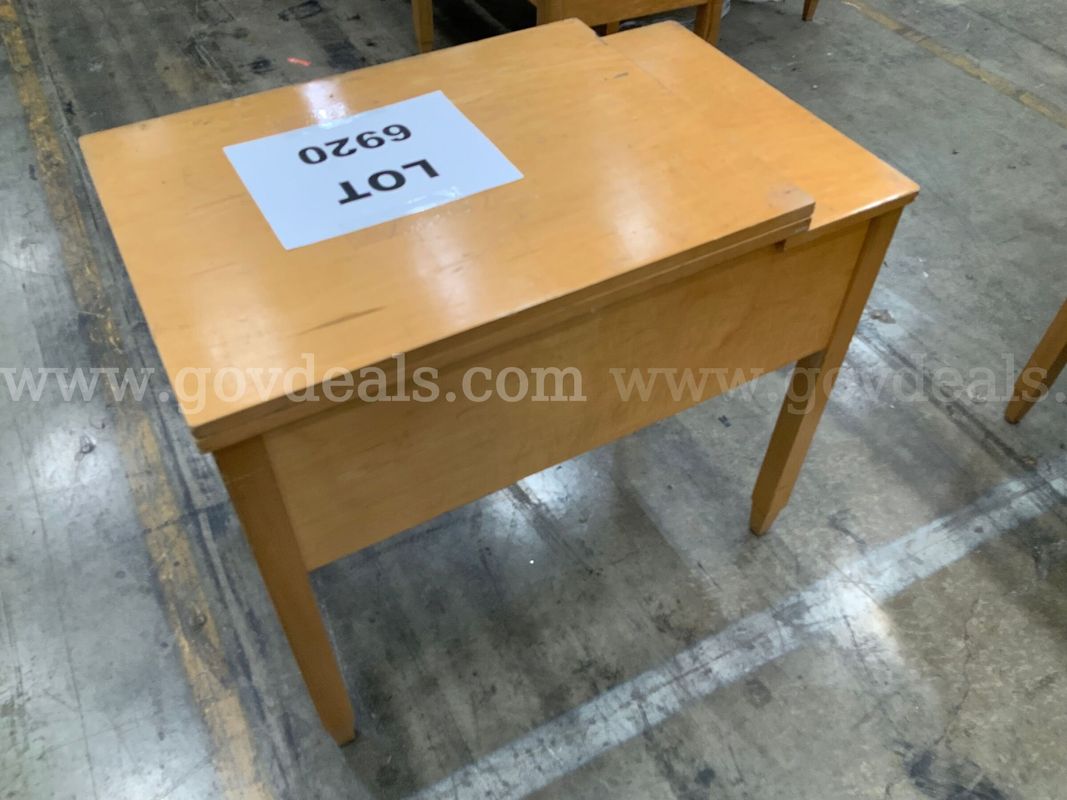 Sewing Machine w/Table