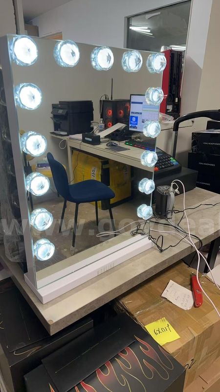 Brand New lot of 2 Makeup Vanity Mirror, 3 Color Changing 15Pcs Dimmable LED Light Bulbs, Smart Touch Cont (4496)