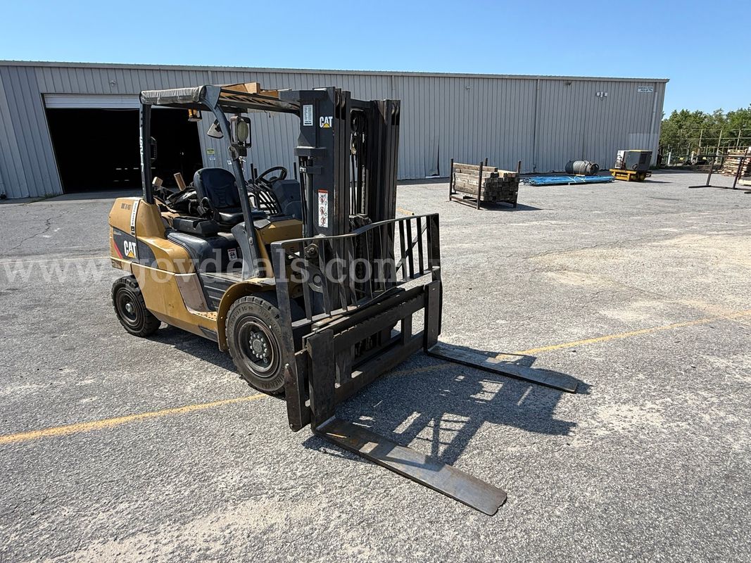 2014 Caterpillar DP50CN1 Pneumatic Tire Forklift