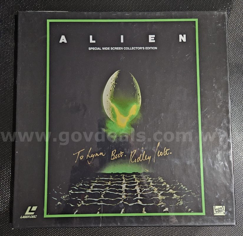 Alien Special Widescreen Collector's Edition LaserDisc Signed by Ridley Scott
