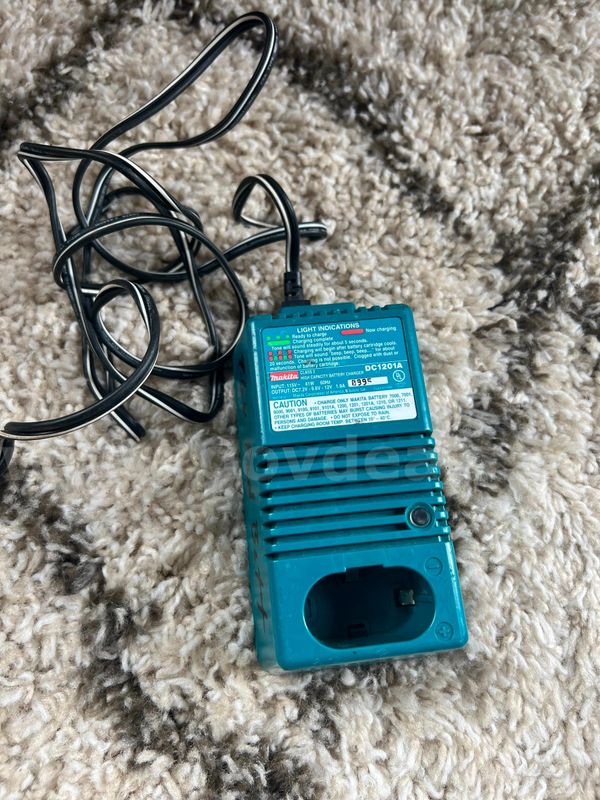 Makita Battery Charger