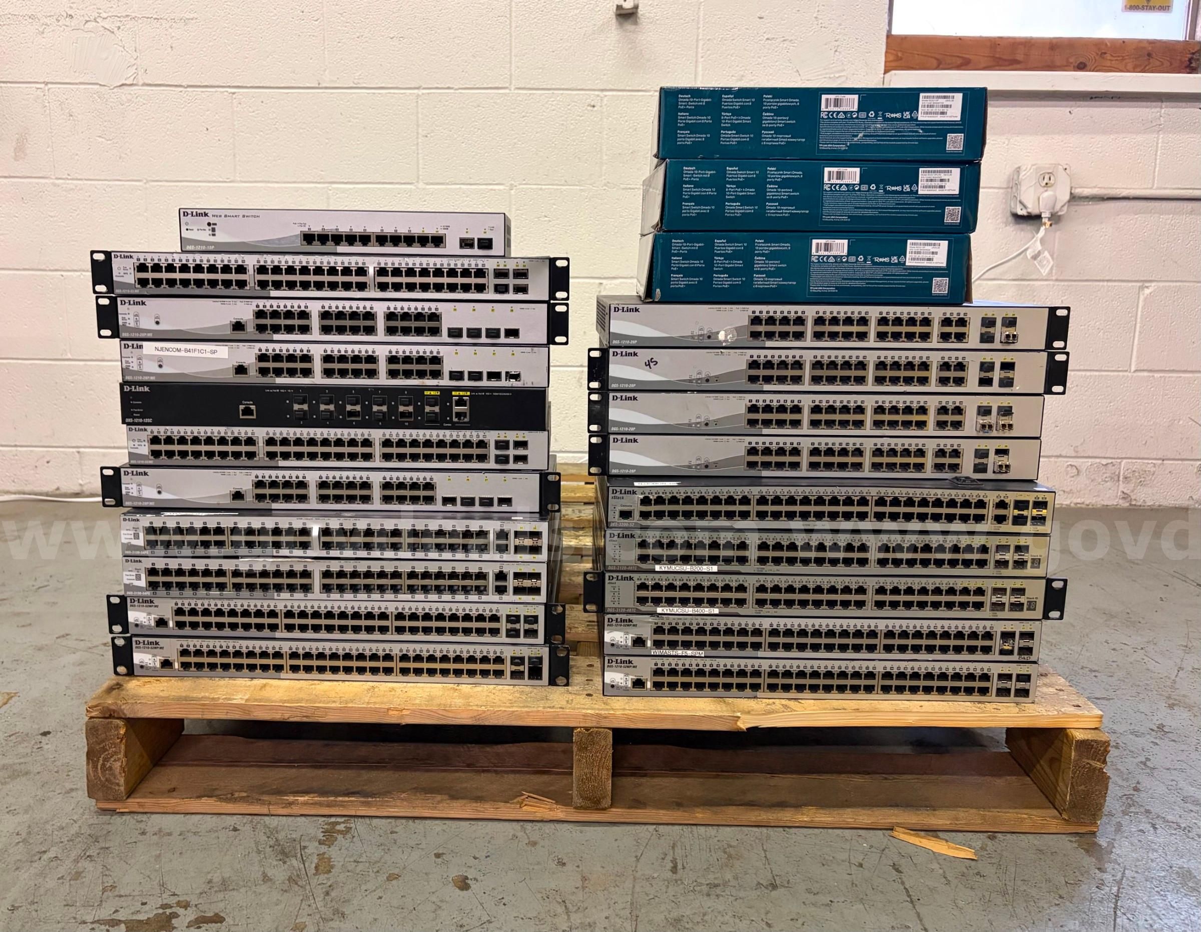 Lot of 23 Managed Network Switches – D-Link 1210, 3120, 3130, 3200 Series & TP-Link Smart Switches – Mixed Power Status