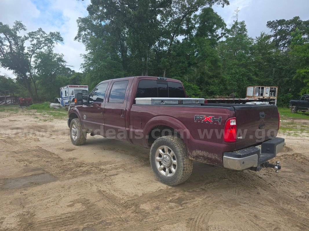 2011 Ford F-250 SD Lariat Crew Cab 4WD