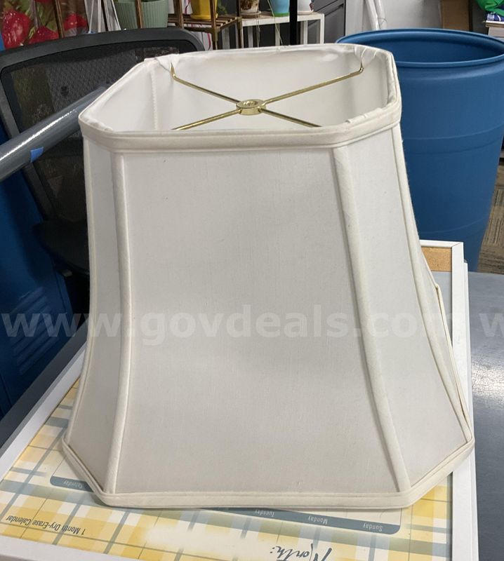 Vintage-Style Cream/White Octagonal Cut-Corner Lampshade – Great Condition 10x15x12H