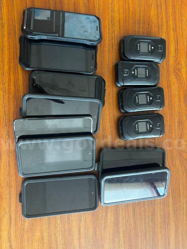 Lot of Fourteen (14) Assorted Cell Phones