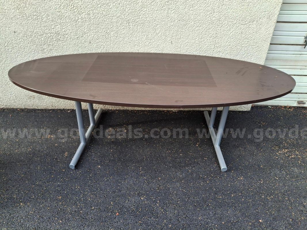 Oval conference table
