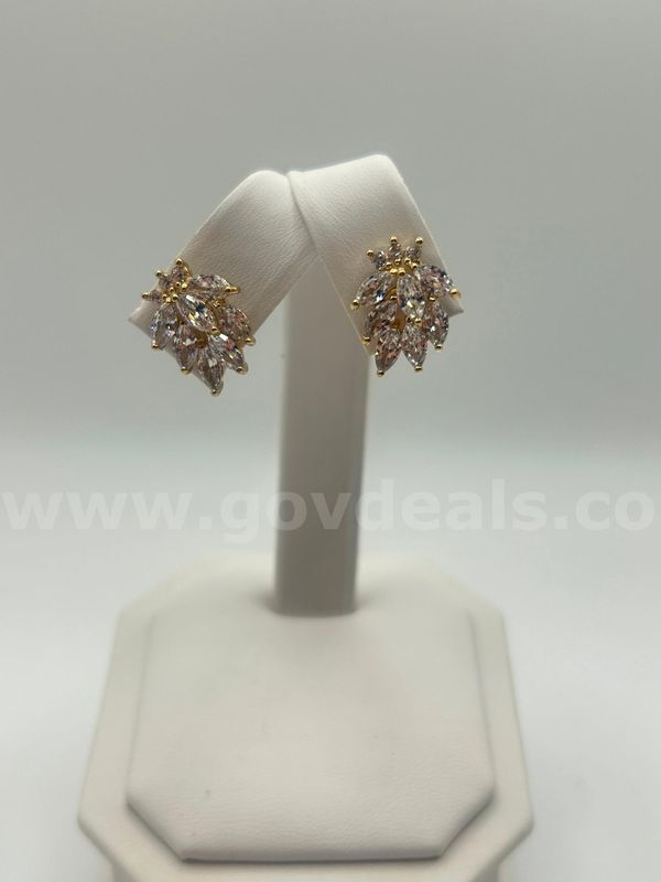 Gorgeous, 24k Gold,Brilliant Bunch CZ Earrings See⬇️