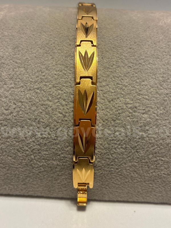 7.5” Ladies Satin Finished Diamond Cut Leaf Bracelet 24K Gold Filled