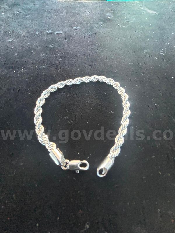 Beautiful Rhodium 8” 5MM Rope Bracelet. UNDER $50R!!