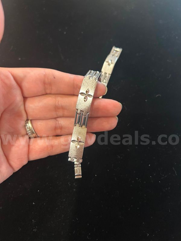7 1/2” Rhodium Diamond Engraved Bracelet. FREE SHIPPING!!