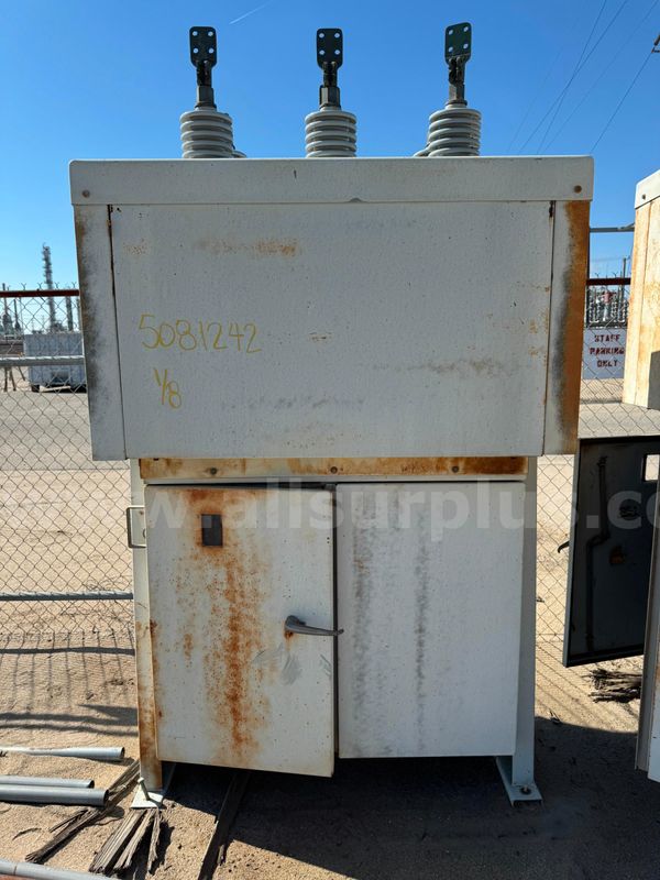 Vacuum Circuit Breakers, R-3 and R-4 Types, 1200 Amps, 15.5kV, Qty 8