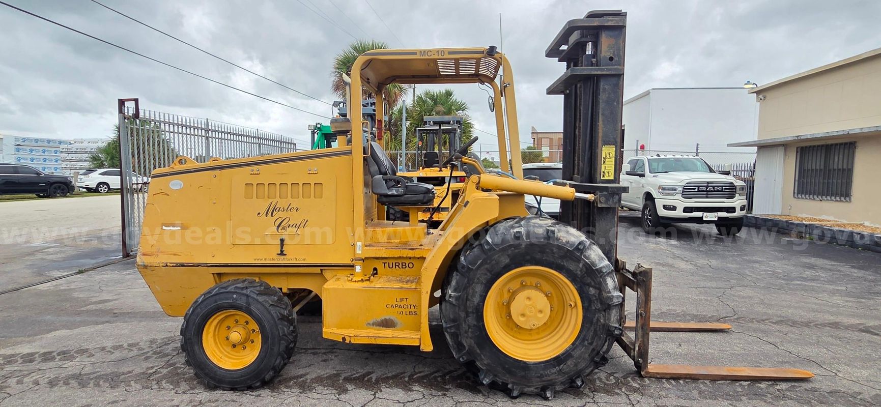 2015 MASTER CRAFT ROUGH TERRAIN FORKLIFT 10000lb CAPACITY