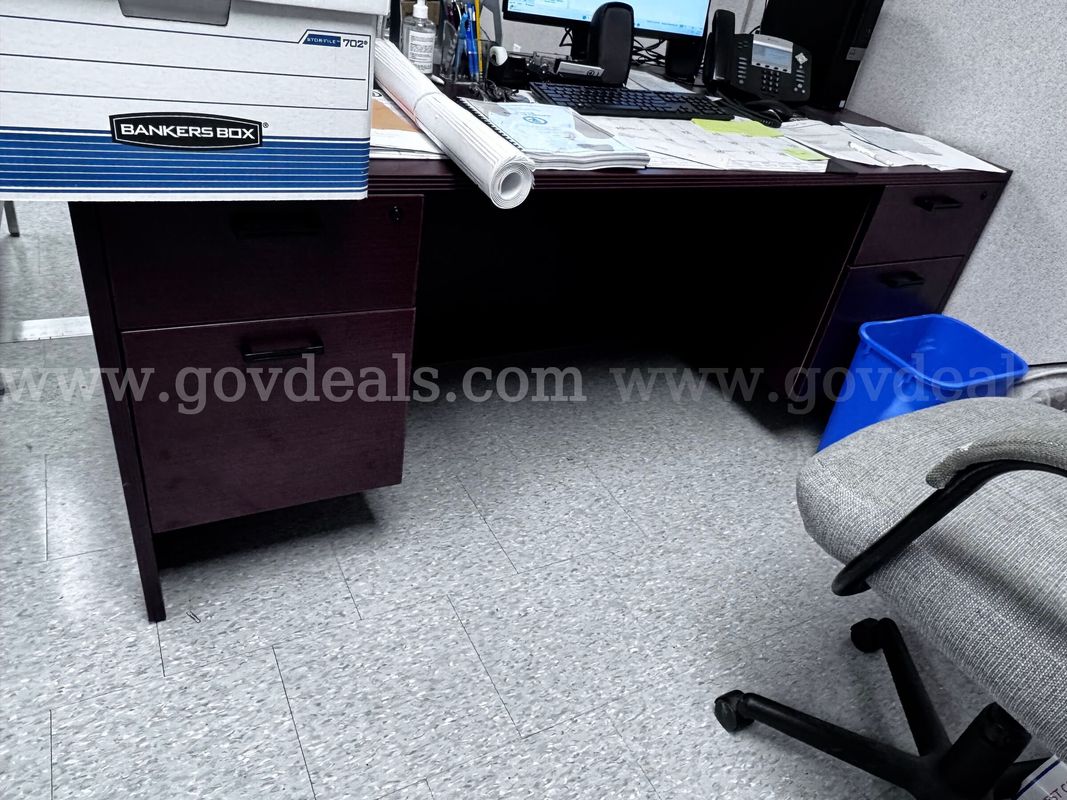 L-shaped Office Desks - Lot of 4