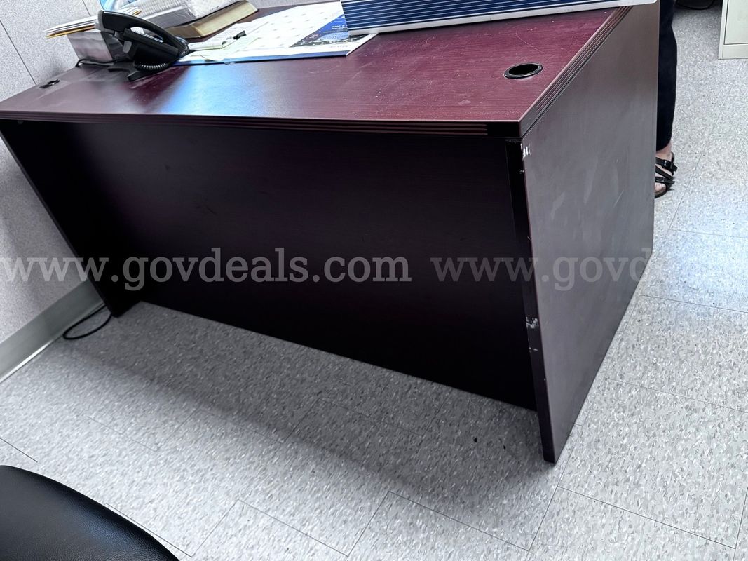 Free Standing Desks - Lot of 5