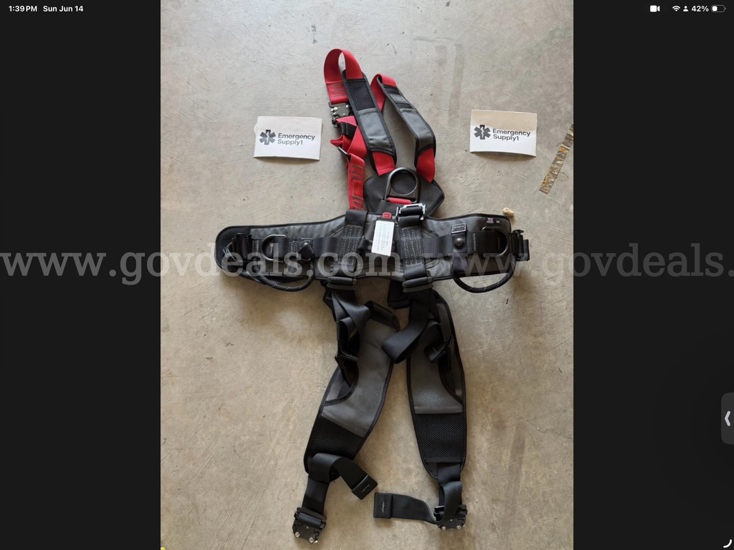 MINT CMC Rescue Response Harness Model 202814 Medium 32–42” NFPA Class III Rope SHIPPING AVAILABLE