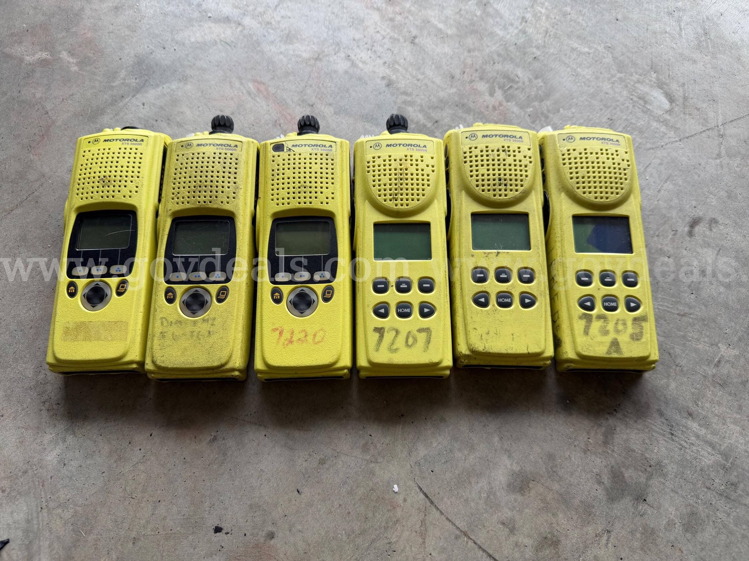 Motorola XTS5000R / XTS3000R  MODEL II UHF RADIOS LOT SHIPPING Available