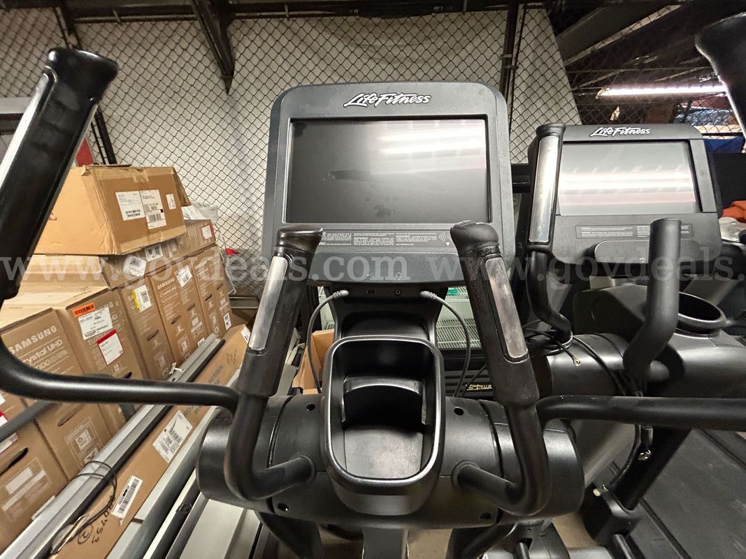 Life Fitness Elliptical Machine