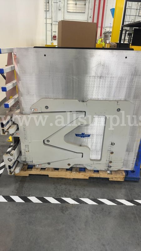 1 Ea. Cascade Forklift Carton Clamp Attachment