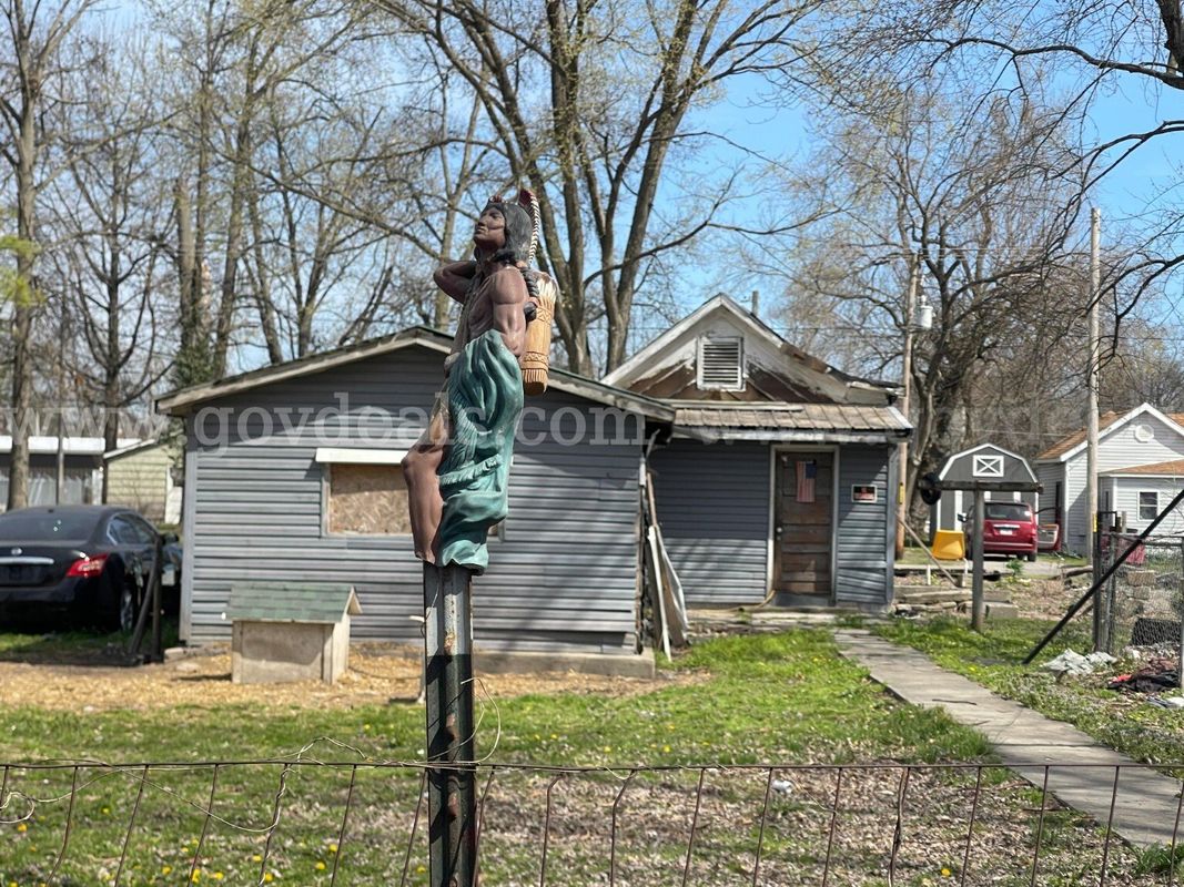 Singly-family fixer-upper in Du quoin. IL. Great investment opportunity. Property is being sol As-Is via Quitclaim Deed