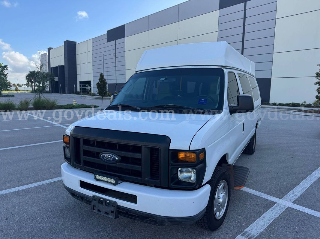 2010 Ford Econoline E-150 Extended Handicap