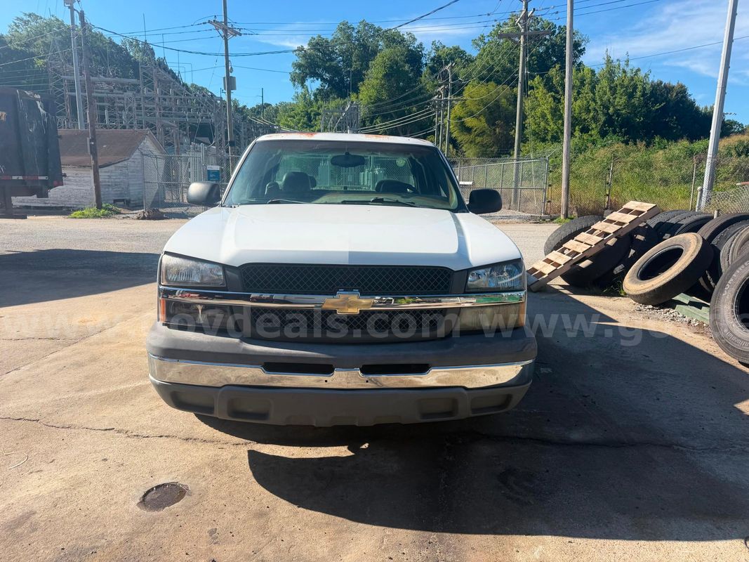 2003 Chevrolet Silverado 1500 Ext. Cab Short Bed 2WD