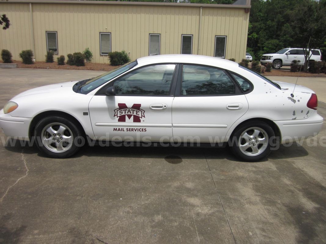 2004 Ford Taurus