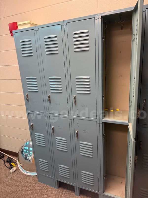 set of 4 lockers top and bottom