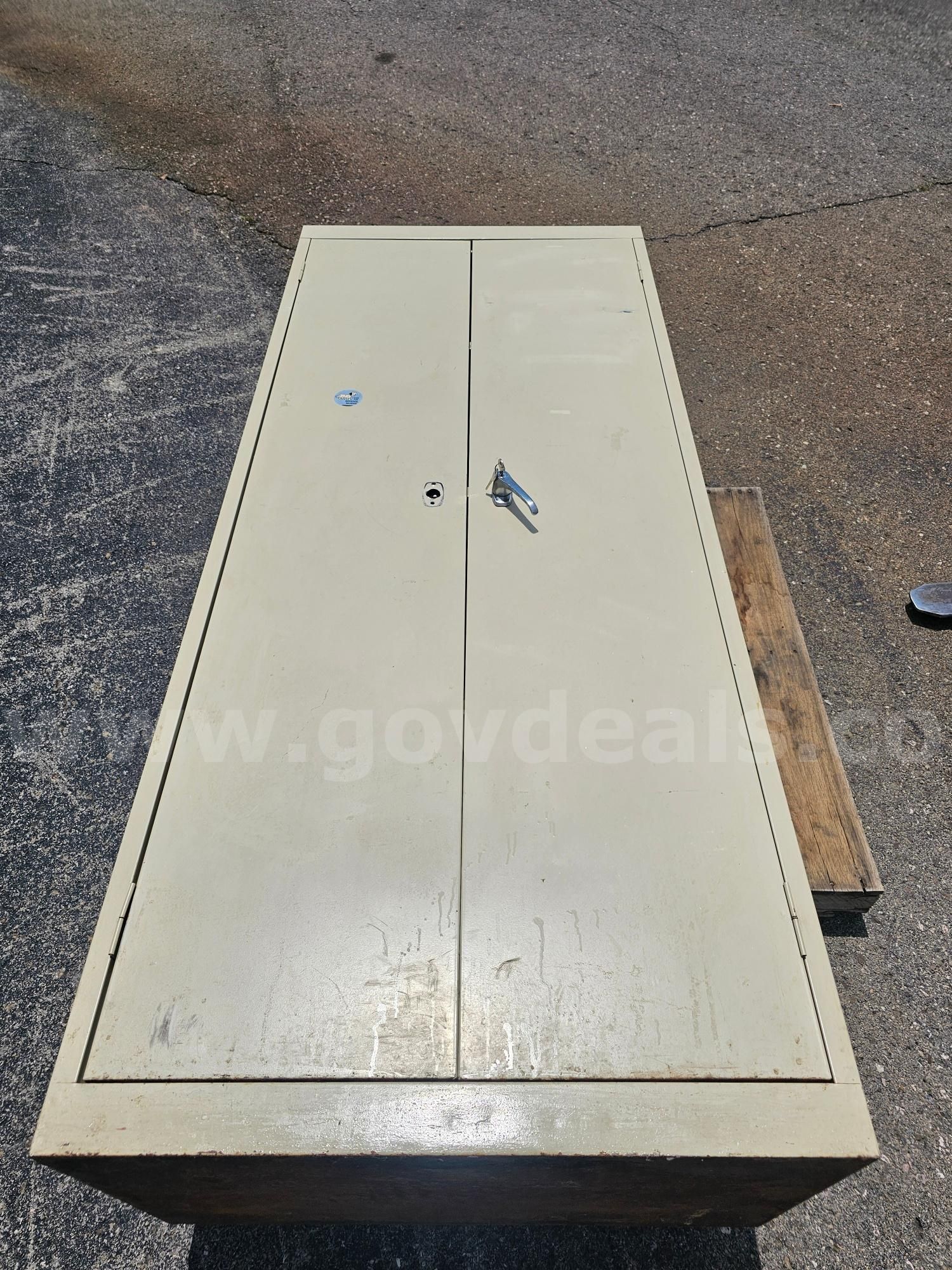 METAL STORAGE CABINET (BROKEN HANDLE) (72IN H X 30IN W X 18IN D)
