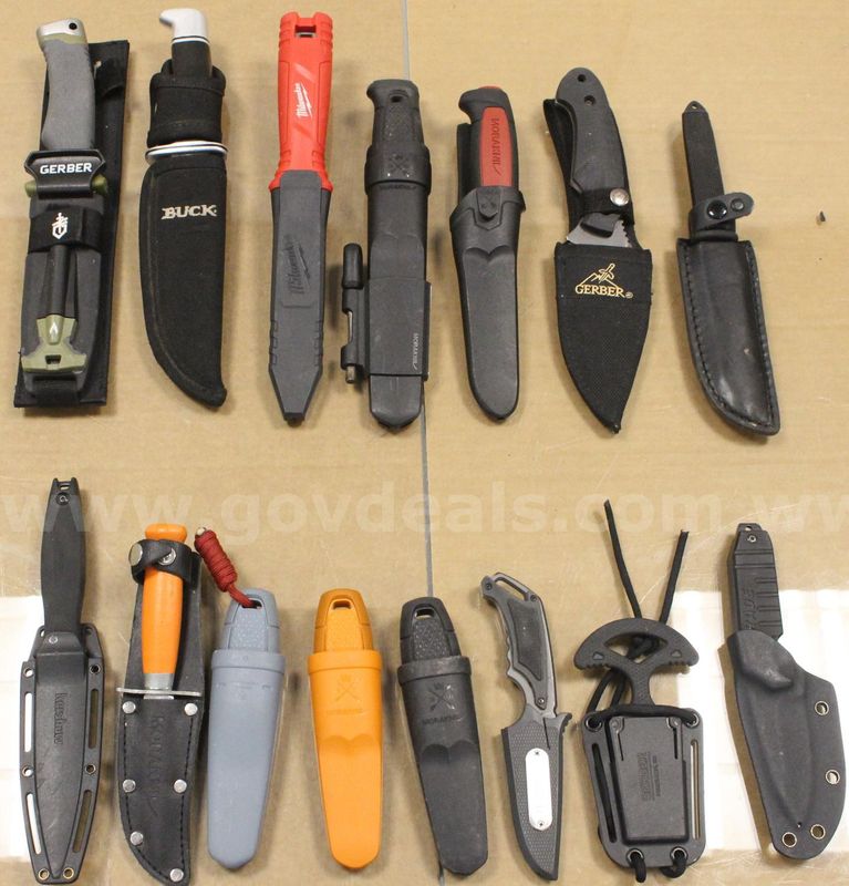 Approx. 6 lbs. of Assorted Brand-Name Fixed Blade Knives, #35766
