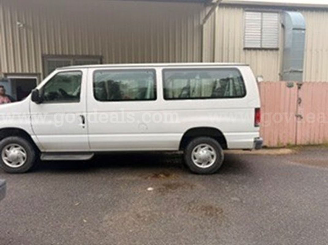2013 Ford Econoline (220750 AJ)