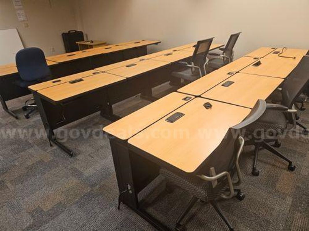 Classroom Desk and Chairs (221735 BT)